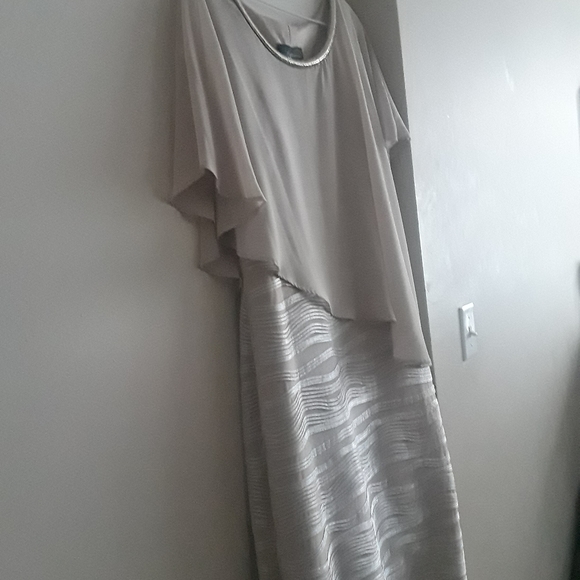 A frank Lyman dress dress with a chiffon overlay .never worn, but my  tag is off - Picture 2 of 4